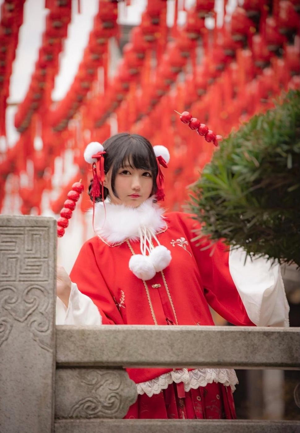《魔物喵2022年1月》分享了一组流光溢彩的美图 - 笑岛园