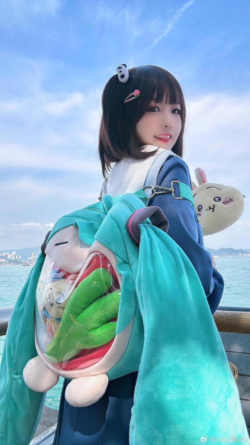 时尚cos作品，miko酱吖个人资料款款走来