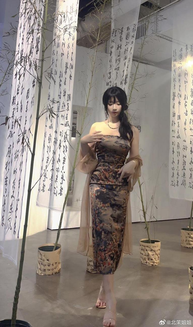 九曲jean粉色的美丽代表，哪怕是瞬间，也让人不会忘怀。