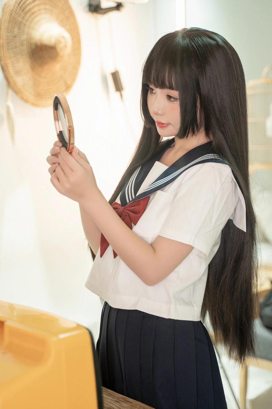 彩虹背景下喵小吉胡桃尾巴的美图分享