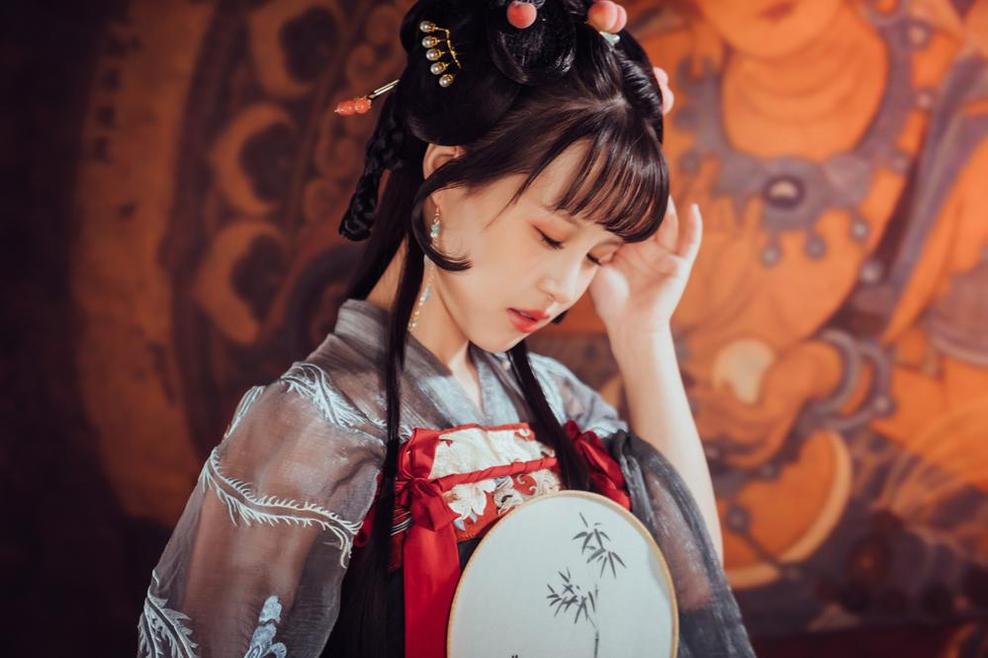 别样体验：晕崽zz圣诞小红帽的cos图片集