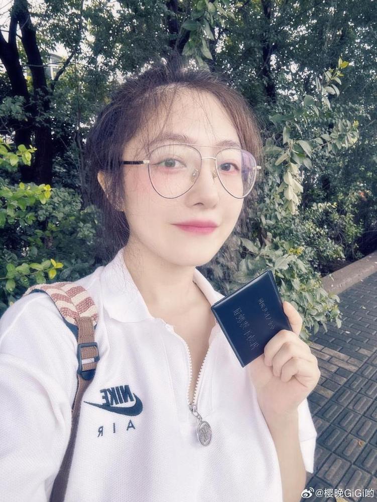 熊猫樱晚gigi微博：最新图包大放送，精选coser必看