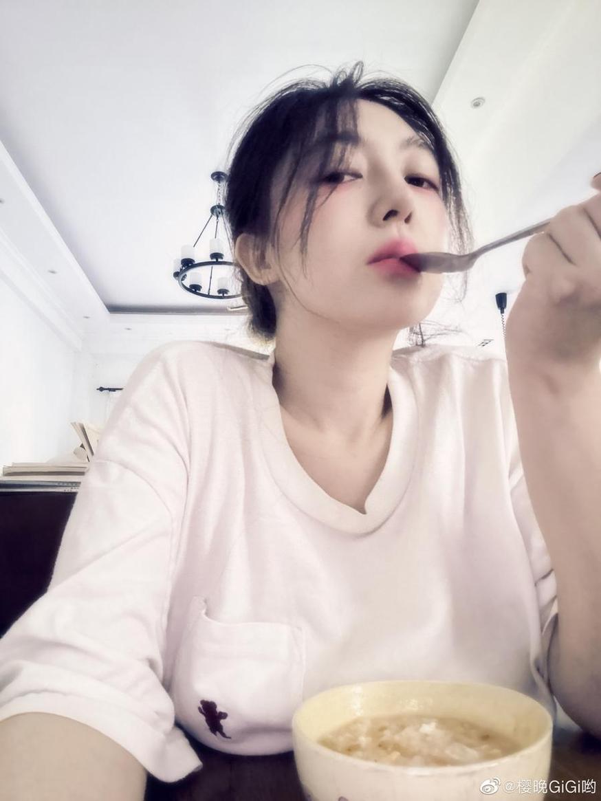 点击下载樱晚gigii图包，完美收藏你喜爱的cos作品