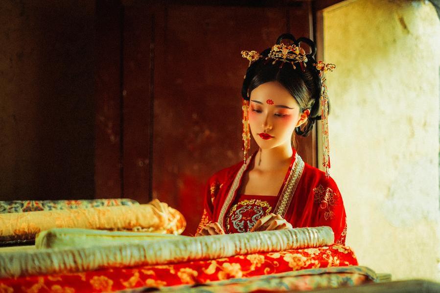 沧霁桔梗个人介绍：惊艳无比的原图照片，你绝对不能错过