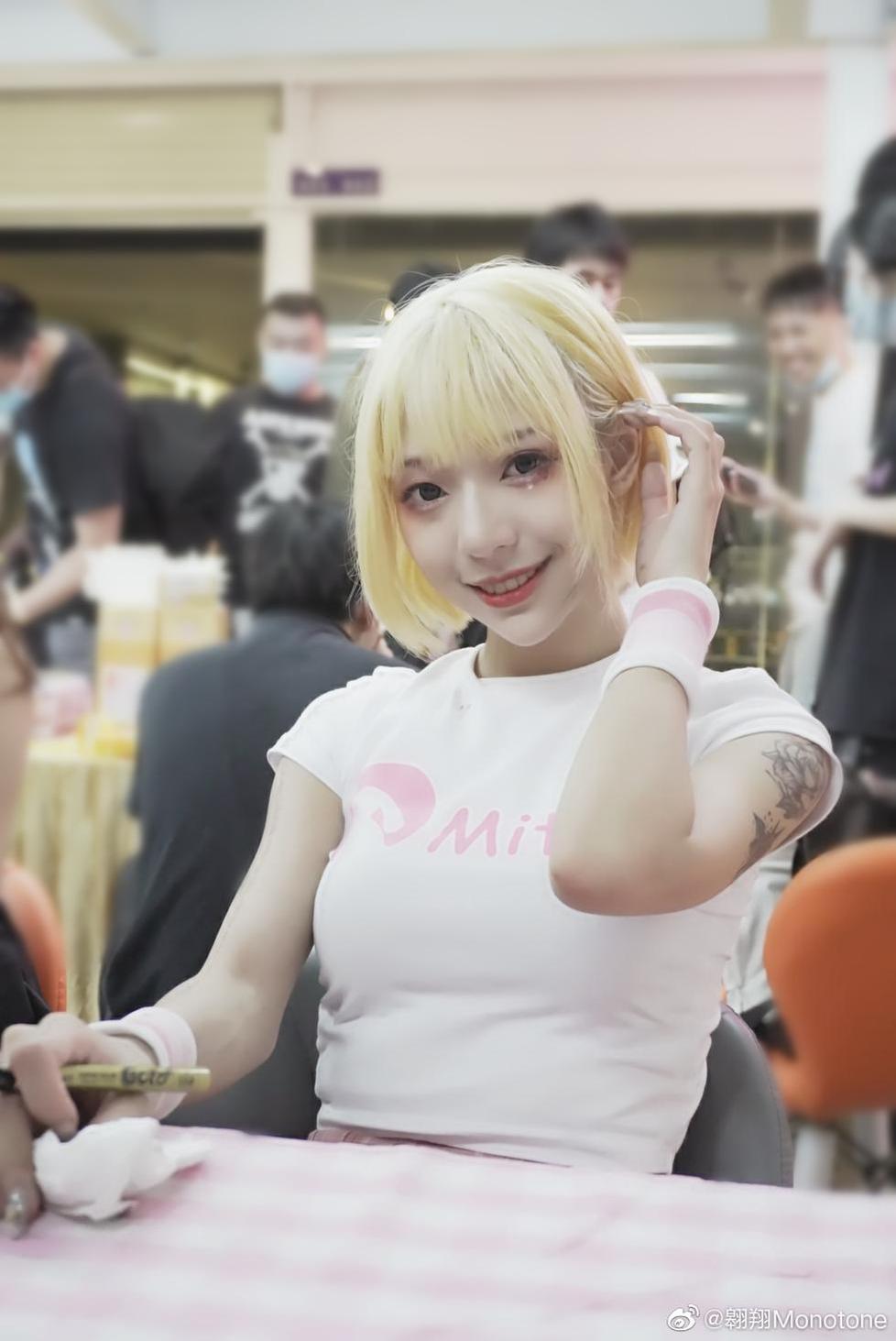 舞小喵黑色短裙完整版cosplay作品，看完流连忘返啊