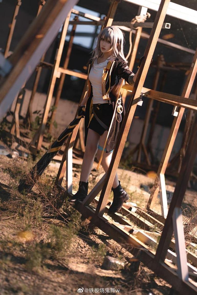 完美再现的铁板烧鬼舞w露背作品，cosplay必备的一套
