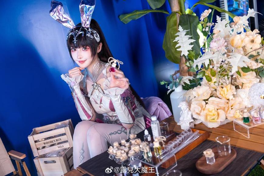 露儿大魔王cos推次元新作品，惊艳美图分享