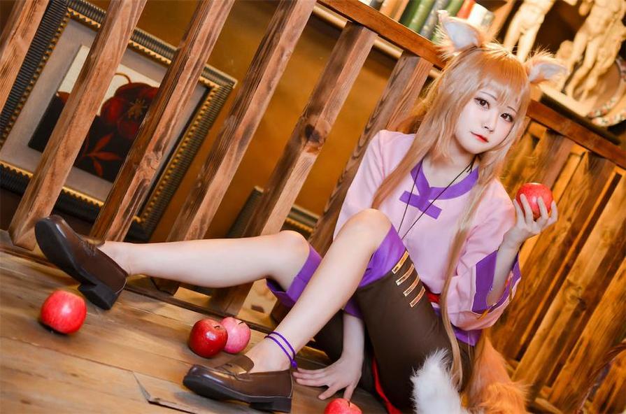 抓住眼球的色彩搭配，arty亚缇cos23套图片给你不一样的享受。