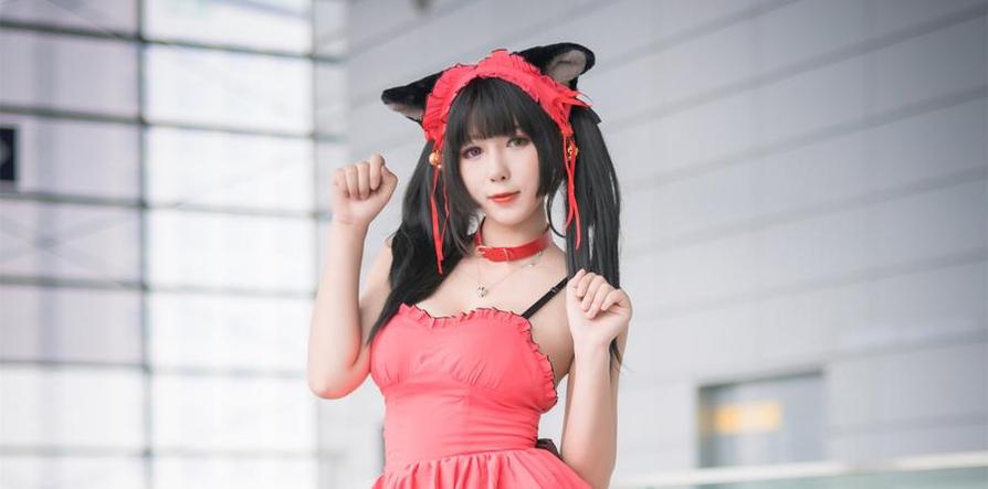 小酥酱桃花妖的cos作品，不仅造型精美，更是充满活力。
