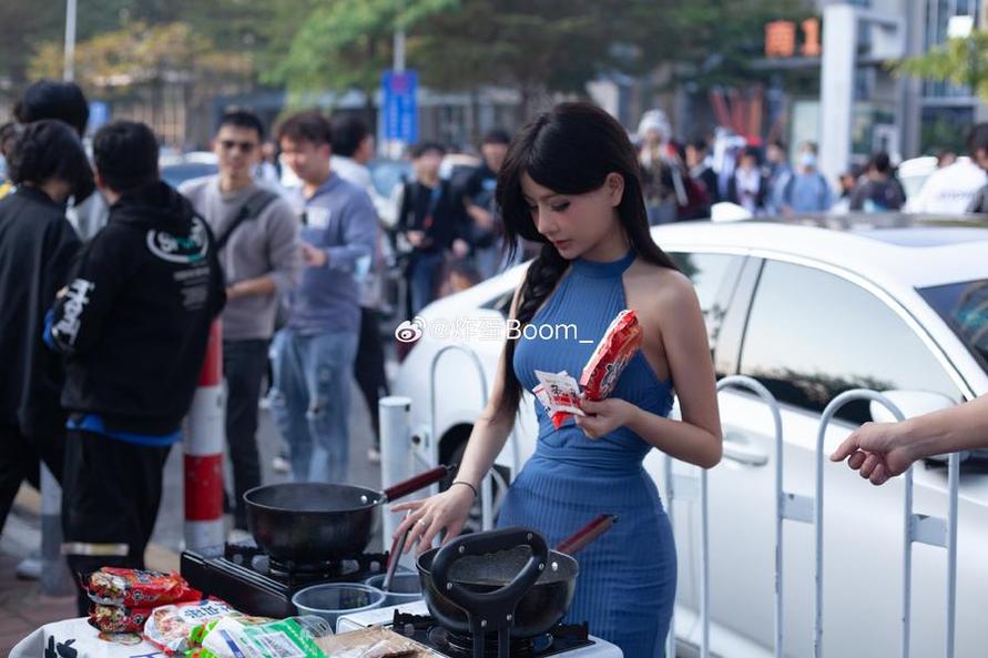 这coser在拍摄您的蛋蛋美图时，注重细节和原创性。