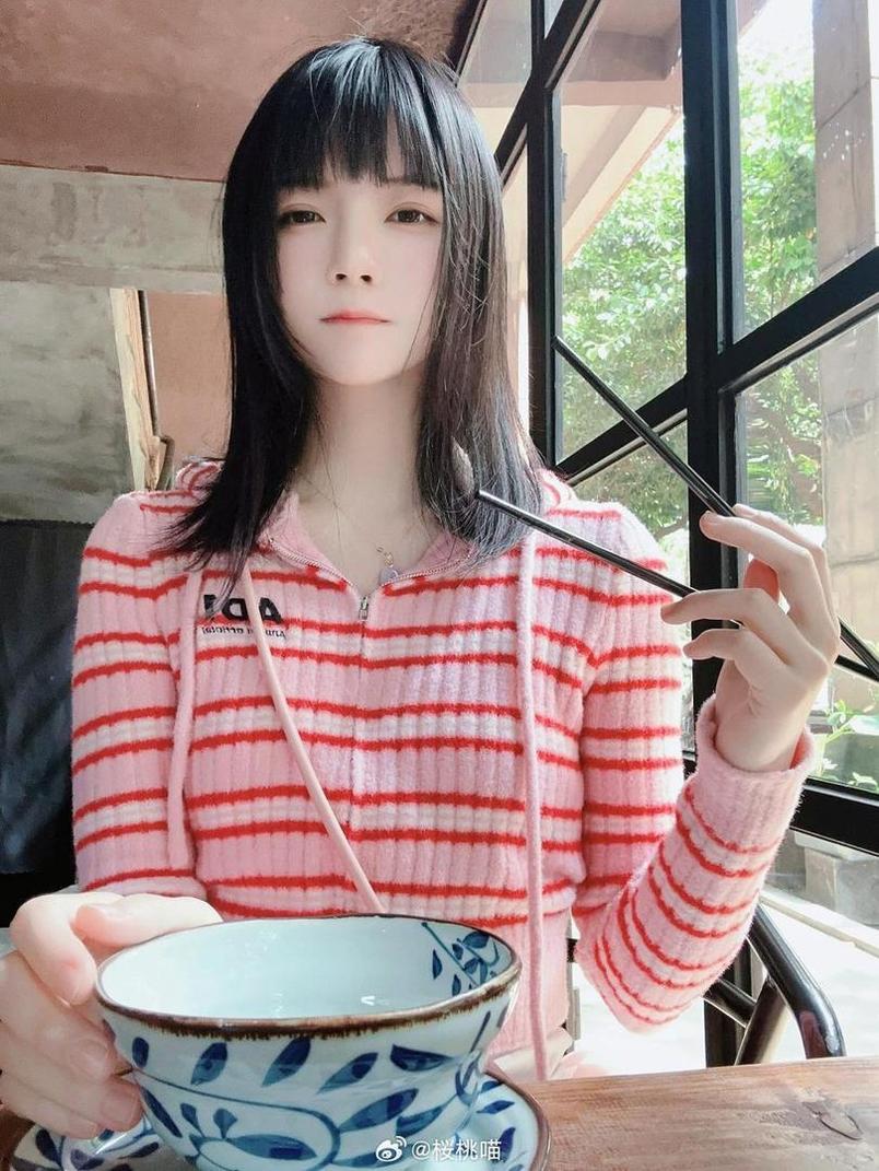 桜桃喵草莓蛋糕：图片博物馆级别的图包，巅峰之作