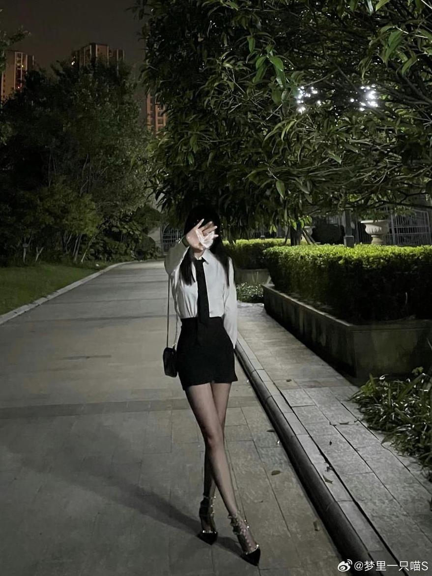 梦里一只喵资源在线：最精美cos照片图包免费下载
