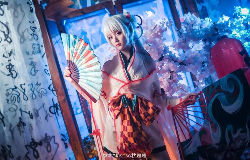 瑶遇见神鹿cosplay秋楚楚，拍摄出一份独特之美