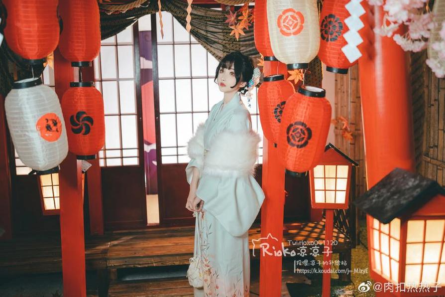 肉扣热热子微博cos作品套图，让你沉浸在她的美丽中