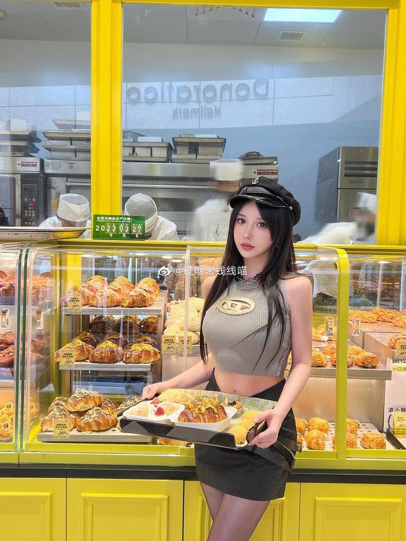 立体呈现cosplay魅力——过期米线线喵jk图集，畅游虚实之间