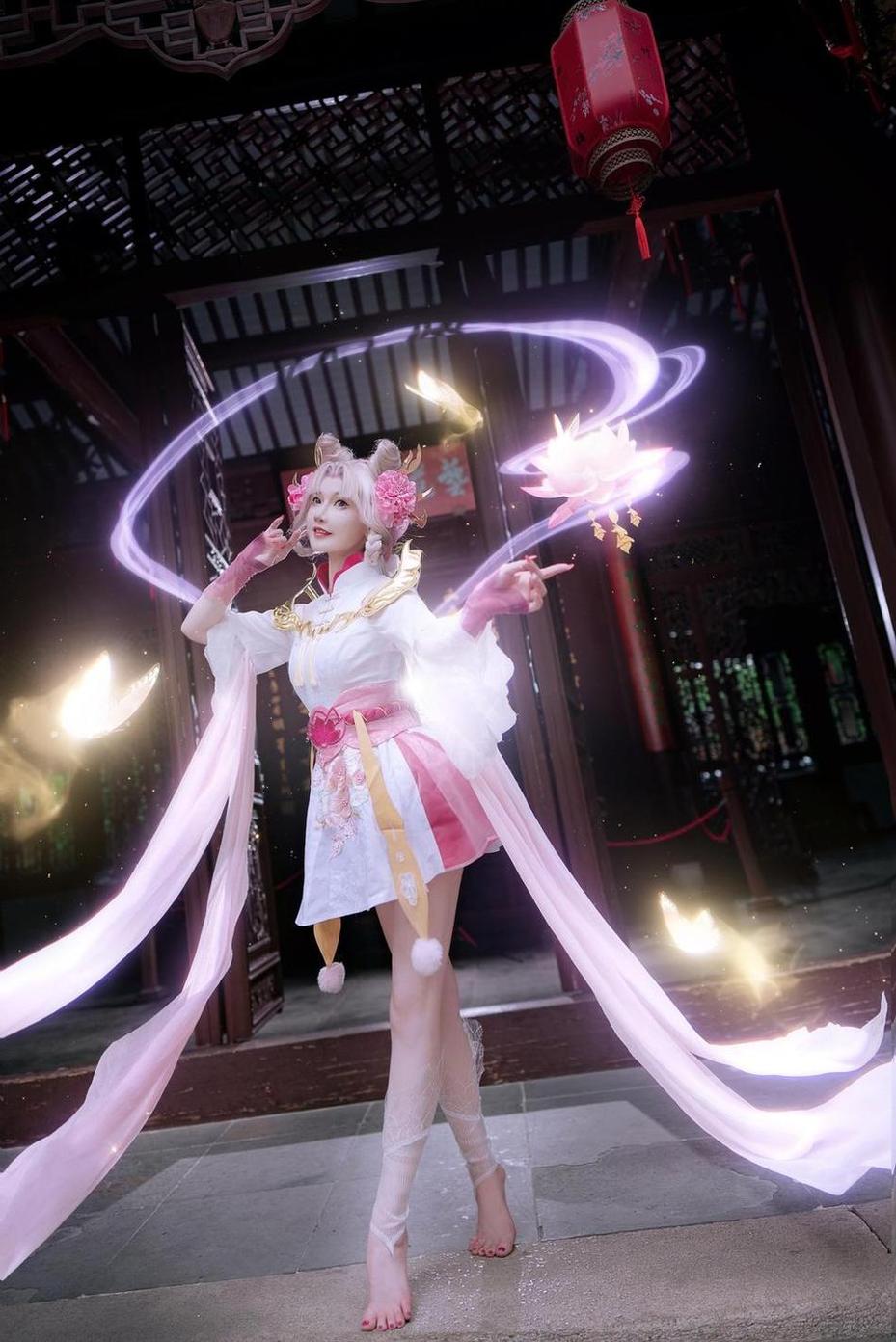 上海车展露儿大魔王壁纸，这些cos合集中的作品将带你进入一个全新的世界。
